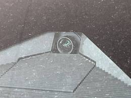 【ホンダセンシング】走行中に前方の車両等を認識し、衝突しそうな時は警報とブレーキで衝突回避と被害軽減をアシスト。より安全にドライブをお楽しみいただけます。