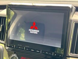 【純正10.1型ナビ】人気の純正ナビを装備。オーディオ機能も充実しており、Bluetooth接続すればお持ちのスマホやMP3プレイヤーの音楽を再生可能！毎日の運転がさらに楽しくなります！！