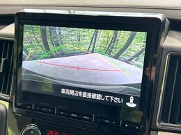 【バックカメラ】駐車時に後方がリアルタイム映像で確認できます。大型商業施設や立体駐車場での駐車時や、夜間のバック時に大活躍！運転スキルに関わらず、今や必須となった装備のひとつです！