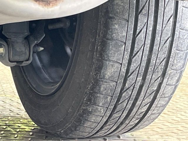 お車を安心してお乗りいただく為には、足回りの定期点検が欠かせません。サービスサポート（有償保証）では無料点検もご提供しており、安心のカーライフをお過ごしいただけるサポート体制が整っています。