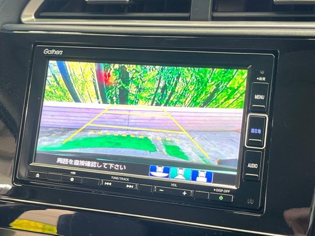 【バックカメラ】駐車時に後方がリアルタイム映像で確認できます。大型商業施設や立体駐車場での駐車時や、夜間のバック時に大活躍！運転スキルに関わらず、今や必須となった装備のひとつです！