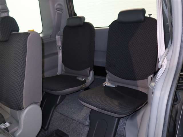 3列目シートもひろびろとしたスペースを確保しています。大人数でのお出かけもばっちりです！