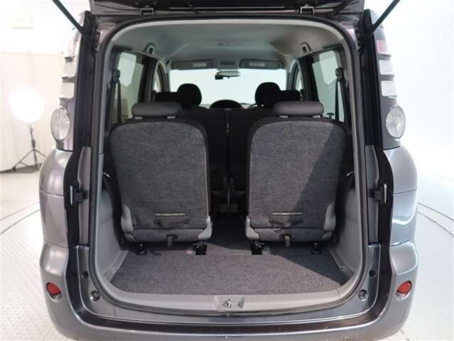 広々としたラゲージスペースを備えています。大きなものや長さのある荷物もしっかりと積み込めます。