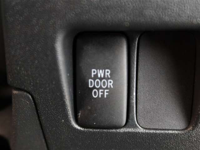 愛車の室内を抗菌・抗ウィルス・防臭コーティングするチタニア（有料）がオススメ！車内を安心・安全・快適に保ちます！詳細は店舗スタッフまでお尋ねください。