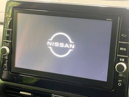 【メーカー純正ナビ】インテリアに溶け込むスタイリッシュな「専用設計」メーカーナビを装備♪視認性や操作性など基本性能にも優れ、より上質なカーライフをお楽しみいただけます。