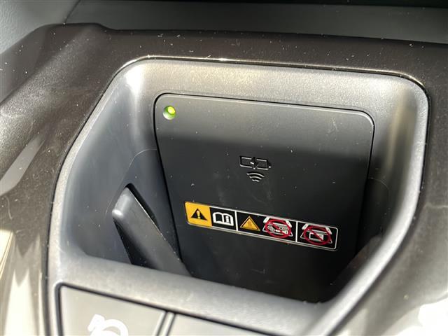 【ETC】有料道路を利用する際に料金所で停止することなく通過できる、ETC車載器（ノンストップ自動料金収受システム機器）が装備されています。セットアップを行うことで利用可能になります。