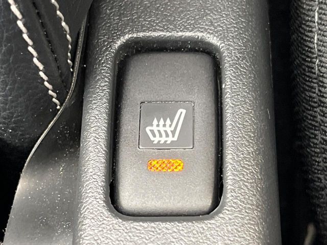 【シートヒーター】寒い日に重宝するシートヒーター！エアコンより早く温まってくれるので寒がりの人も安心ですね♪エアコンの温風は乾燥するから苦手、という方にもをおすすめです。