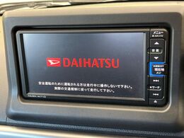 【純正ナビ】人気の純正ナビを装備。オーディオ機能も充実しており、Bluetooth接続すればお持ちのスマホやMP3プレイヤーの音楽を再生可能！毎日の運転がさらに楽しくなります！！