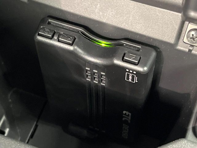 【ETC】高速道路の料金所をストレスなく通過！話題のスポットやサービスエリアに多い「スマートIC」利用時は必須のアイテムです。当店でセットアップを実施、ご納車当日からすぐにご利用いただけます！