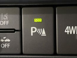 【コーナーセンサー】バンパーに付いたセンサーが障害物を検知！一定の距離に近づくとアラートで教えてくれます♪狭い駐車スペースや車庫入れ時も安心ですね☆