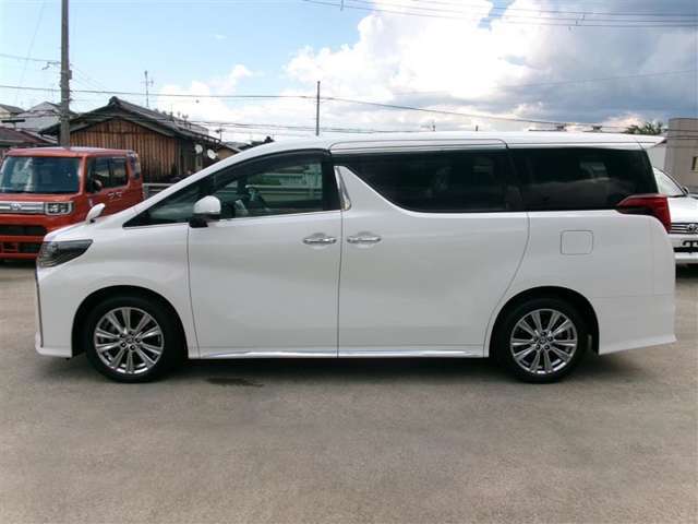 トヨタ認定中古車になります。まるごとクリーニングで見えない部分もまるごと洗浄しております。