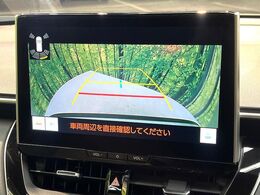 【バックカメラ】駐車時に後方がリアルタイム映像で確認できます。大型商業施設や立体駐車場での駐車時や、夜間のバック時に大活躍！運転スキルに関わらず、今や必須となった装備のひとつです！