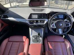 弊社下取車両 レッドレザー Mスポーツブレーキ（赤キャリパー） トップビューカメラ 全方位センサー 後退アシスト パーキングアシスト 前車追従機能 Applecarplay アンビエントライト 禁煙車両 アルミトリム