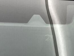 【トヨタセーフティセンス】走行中に前方の車両等を認識し、衝突しそうな時は警報とブレーキで衝突回避と被害軽減をアシスト。より安全にドライブをお楽しみいただけます。