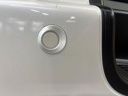 【クリアランスソナー】バンパーに付いたセンサーが障害物を検知！一定の距離に近づくとアラートで教えてくれます♪狭い駐車スペースや車庫入れ時も安心ですね☆