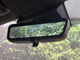 【デジタルインナーミラー】後席の大きな荷物や同乗者で後方が確認しづらい時でも安心！カメラが撮影した車両後方の映像をルームミラー内に表示。クリアな視界で状況の確認が可能です！