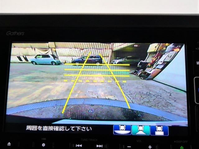 後方確認はオマカセのリアカメラ付です。雨天時や夜間のバック駐車時などで特に視界の安全確認に役立ちます。