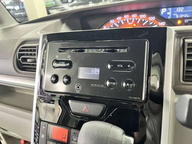 【CDオーディオ】　こちらのお車はCDデッキがついてます！音楽を聴いて楽しいドライブはいかがでしょうか？