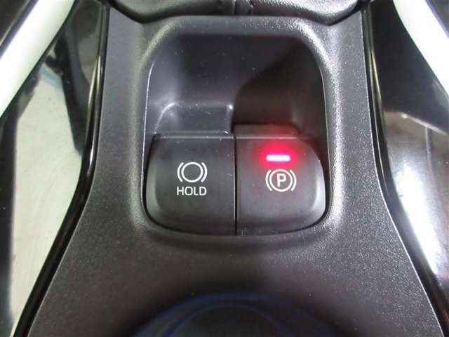 電動パーキングブレーキを搭載。スイッチ操作でパーキングブレーキを作動・解除することが可能ですので、操作の力が不要ですよ♪
