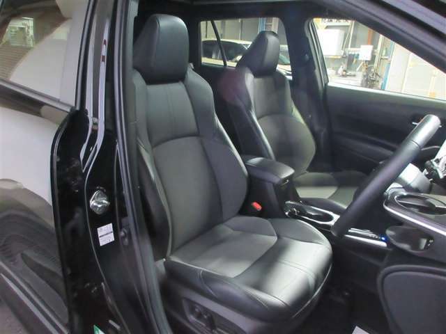 低燃費で環境にもやさしいハイブリッド車です。トヨタ専用診断機器でハイブリッドシステムを綿密に点検してあります！