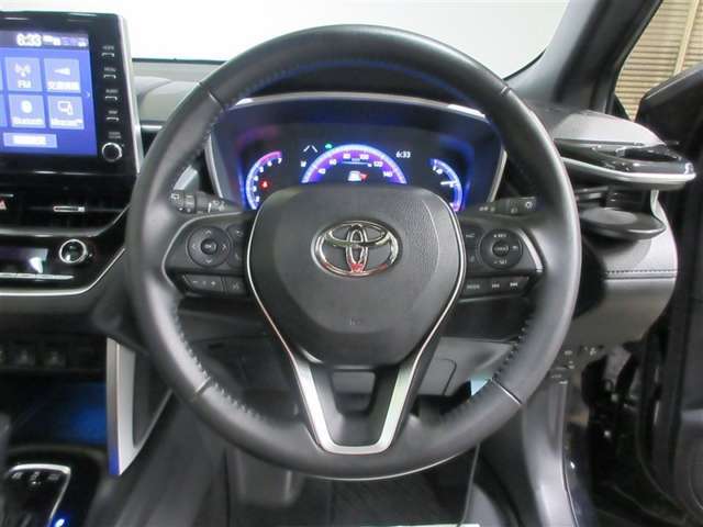 ステアリングスイッチステアリングから手を放さず、運転をしながらさまざまな操作が行えます。