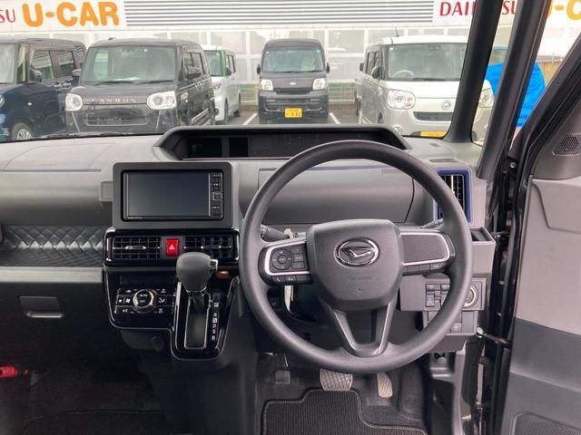 広々とした駐車場をご用意しておりますので、運転が苦手な方でもご安心ください。また、大型の屋根がございますので、雨に濡れることなくご移動できます。