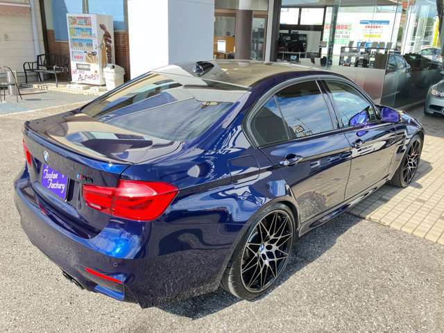 M3のコンペティションをベースとして設定されたモデルがこのヒートエディションで、M3としては15台が存在しM4と併せても30台しか存在しない車両です。