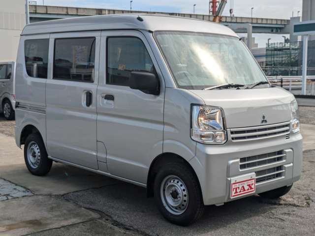 【展示車両】　当社は届出済未使用車を中心に、軽自動車から普通乗用車はもちろん、貨物車両やトラック・大型車両の中古車・届出済未使用車・新車すべてのお車が取扱可能！