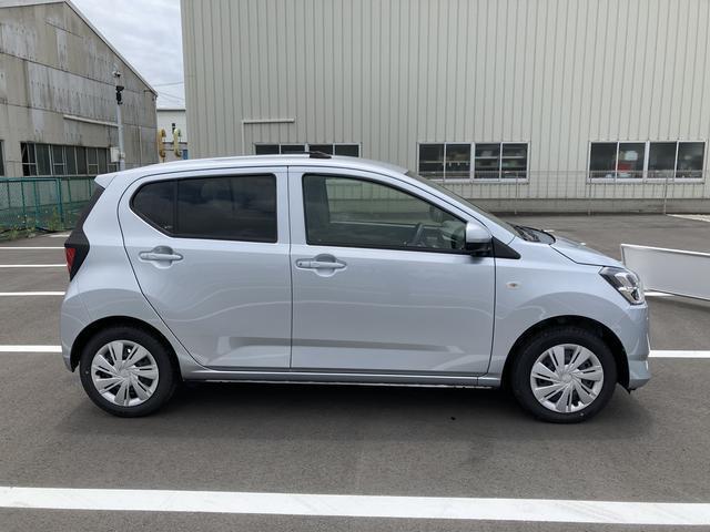 静岡ダイハツの中古車は、展示前に徹底した洗車や室内清掃を実施しております。