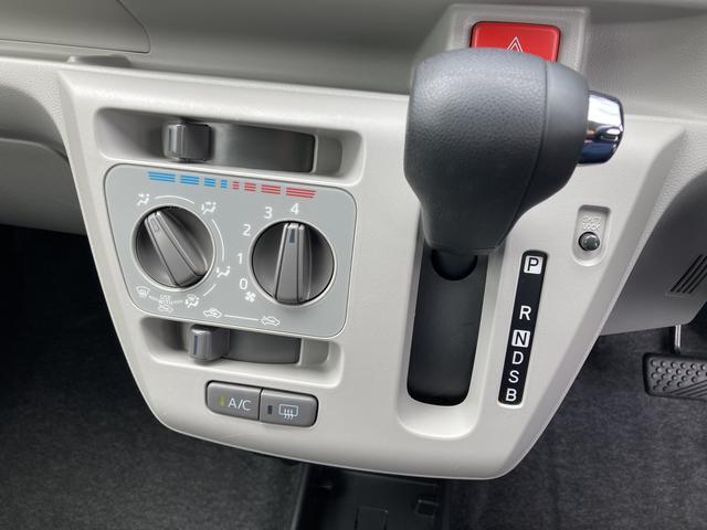 静岡ダイハツでは、メーカーの技術認定を受けたプロの整備士が整備を実施いたします。目に見えない部分までしっかりと点検するので安心です。