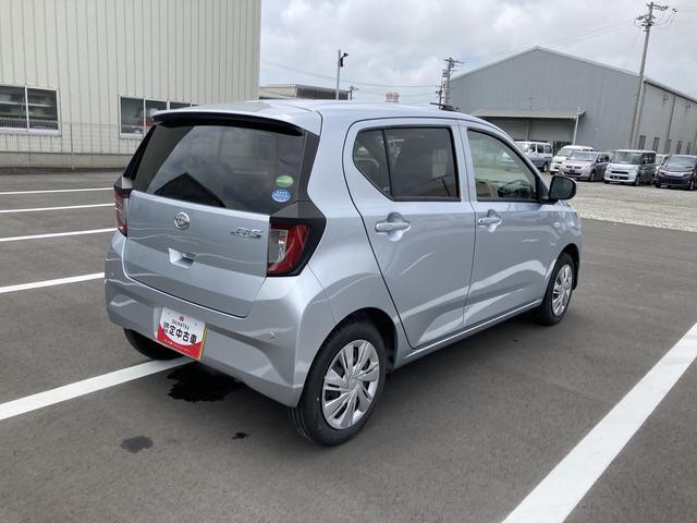 ご納車前には、法定12ヶ月点検相当の点検を実施いたします。プロの整備スタッフが点検をするので、安心して中古車にお乗りいただけます。