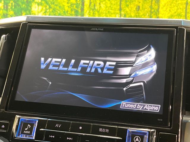 【大画面ナビ】人気の大型10インチナビを装備。存在感のある大画面はインパクト大！ナビ利用時のマップ表示は見やすく、テレビやDVDは臨場感がアップ！いつものドライブがグッと楽しくなります♪