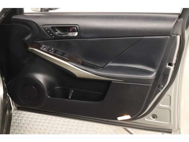 運転席側ドアトリムの画像です