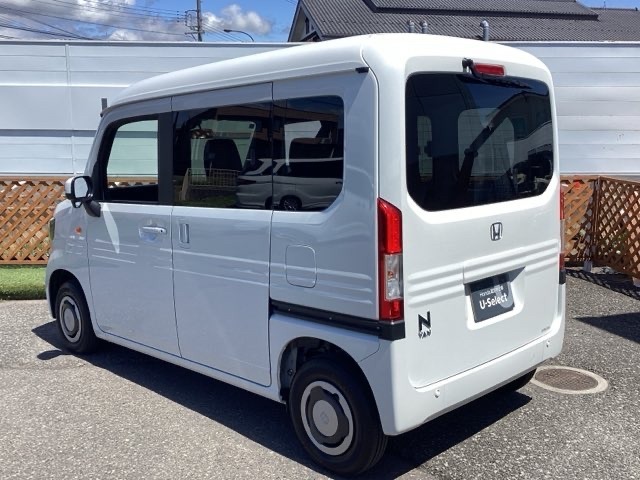 自社整備工場で点検整備をおこなってからお渡ししています。車検が残っている場合は『12ヶ月点検整備』を、車検整備付きの場合は『車検整備』をおこないます。整備費用は車両本体価格に含まれています。