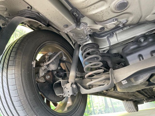 お車を安心してお乗りいただく為には、足回りの定期点検が欠かせません。サービスサポート（有償保証）では無料点検もご提供しており、安心のカーライフをお過ごしいただけるサポート体制が整っています。