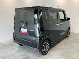 お客様にぴったりなおクルマをお選びいただけますように様々な展示車をご用意致しております！ダイハツの軽自動車だけではなく、他メーカー車やコンパクトカー・ミニバンなども数多く取り揃えております！