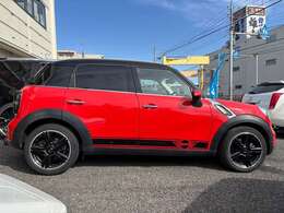 赤と黒のバランスが素敵です。