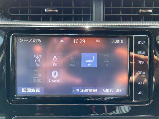 純正SDナビ☆　フルセグTV（走行中映りません）や、DVD再生、Bluetooth接続が可能♪　CDは再生＆録音もできます！　お手持ちのスマホと接続してお気に入りの音楽でドライブをお楽しみ下さいませ♪