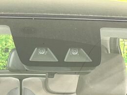 【スマートアシスト】走行中に前方の車両等を認識し、衝突しそうな時は警報とブレーキで衝突回避と被害軽減をアシスト。より安全にドライブをお楽しみいただけます。