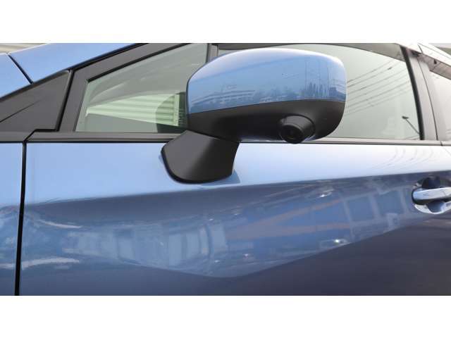 サイドカメラで左前の死角を映し出します。