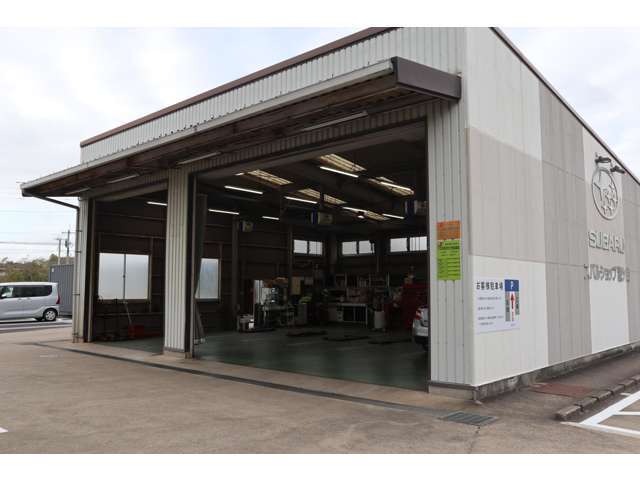 当店は、アフターサービスも充実です。自社工場も完備していますので、点検から車検・お車の修理・板金も受け付けております。ご購入後も安心してお乗りいただける様、全力でお手伝いいたします。