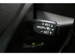 車から電波が出ているようなマークのボタンはレーダークルーズ時の前方車との車間距離設定を行います。セーフティセンスは安全なだけでなく、快適さもあるので嬉しいですね。