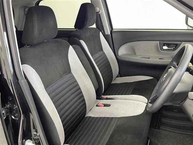 【運転席】座り心地が良いシートなので長時間の運転でも快適にお過ごしいただけます。新品のフロアマットのご注文も可能です。掲載箇所以外にご希望の写真がございましたらお気軽にお問い合わせ下さい。