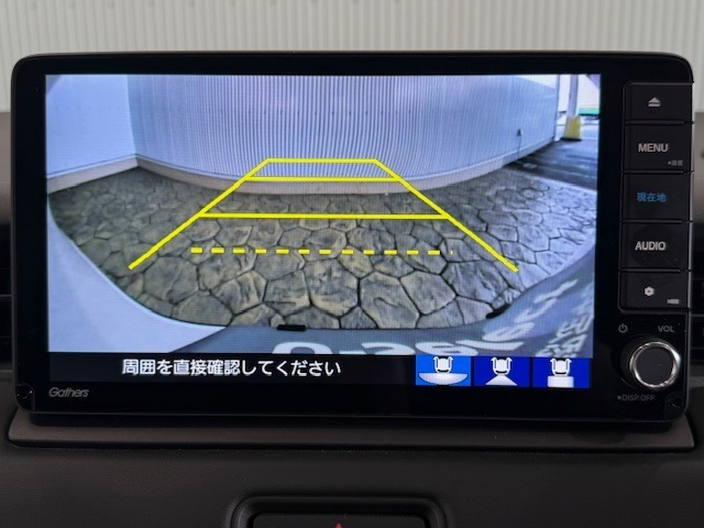 【バックカメラ】リバースにするだけで映ります、後方の安全確認や、狭い駐車場での車庫入れ、雨の日や夜間など視界の悪い時に便利です！安全にバックする為には欠かせない装備です。