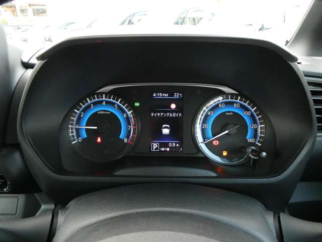 スポーティーで視認性の良いスピードメーターです。