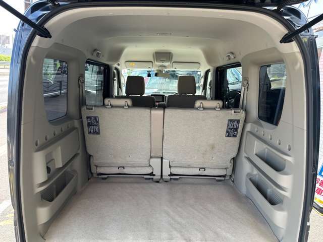 荷室部分（4人乗車時）