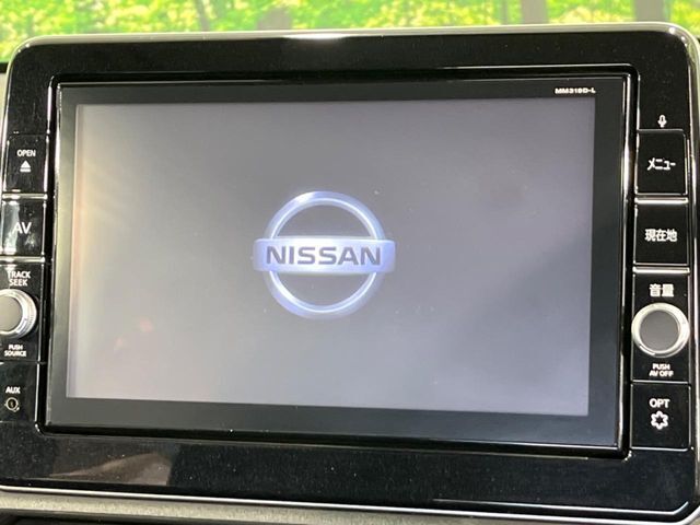 【純正9インチナビ】人気の純正ナビを装備しております。ナビの使いやすさはもちろん、オーディオ機能も充実！キャンプや旅行はもちろん、通勤や買い物など普段のドライブも楽しくなるはず♪