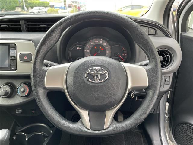 【ステアリング】軽い力で扱いやすいハンドルです。目立つ傷やスレなどなく綺麗な状態です！除菌プランいれていただくとさらに快適に！清潔なお車はお子様にも安心ですね！