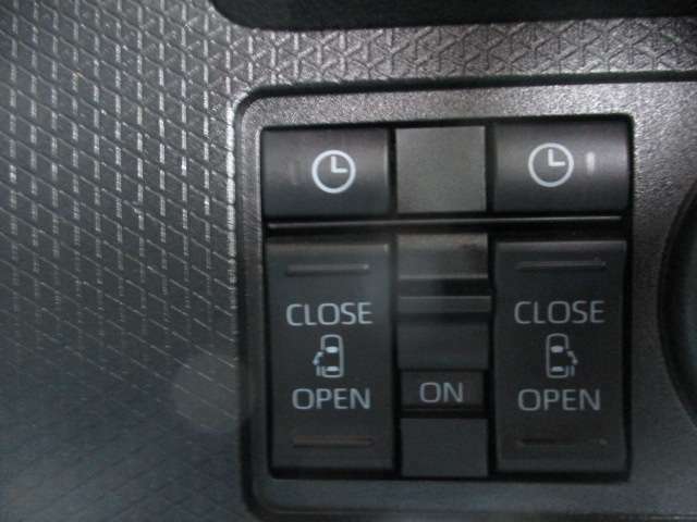 ボタン操作で開閉楽々の両側パワースライドドアです♪予約ボタンを押しておけば、車に近づいたら自動で開いてくれます♪