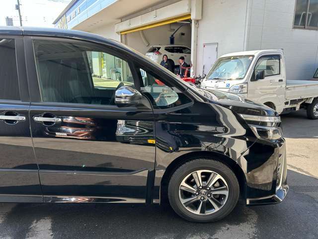 お車の任意保険も当店にお任せ下さい☆当店のカーライフアドバイザーは全員保険の専門資格を保有しております！万が一の事故や故障の際も担当スタッフが丁寧的確にご対応致します☆